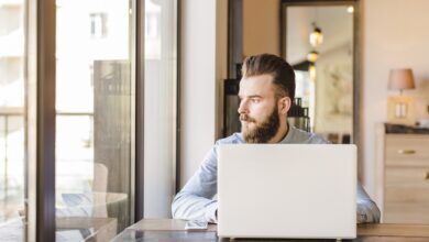 Цифрові та паперові документи. Джерело: freepik