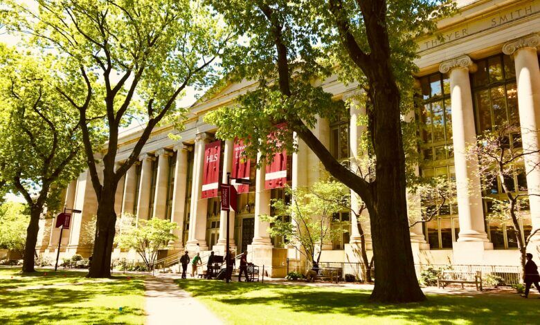 Harvard: чому Зака Ядегарі не беруть у виші