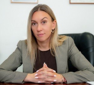 Дрижакова Діна