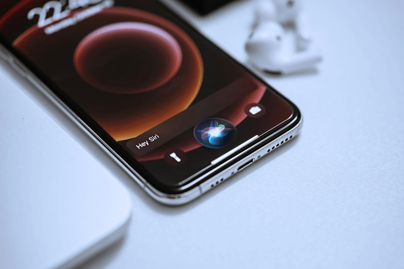 Apple скорочує понад 200 працівників у командах Siri та Vision Pro